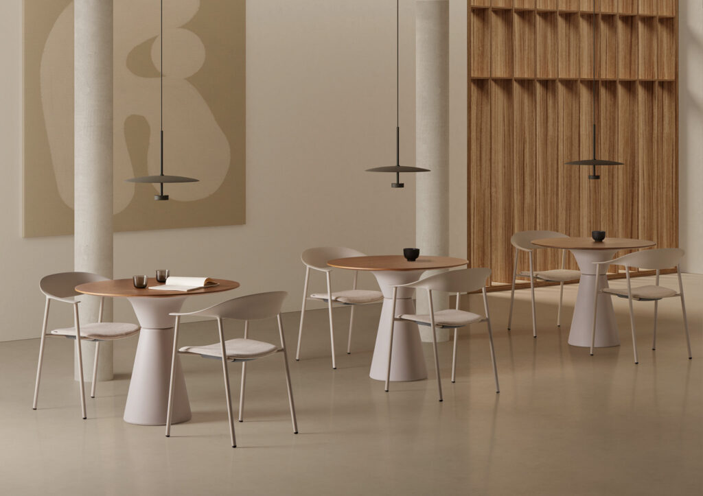 un espace de restaurant moderne et épuré avec des tables et des chaises design