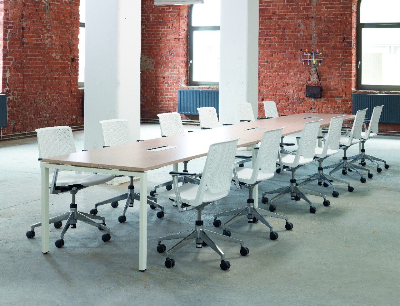 tables de réunion idéal pour coworking ou open space en entreprise