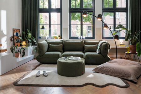 un pouf d'appoint pour une salle d'attente ou lounge