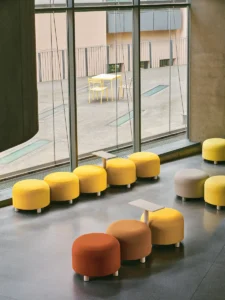 poufs confort et lounge et design pour un espace accueil ou attente