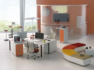 bureaux opérationnels pour collaborateurs dans un espace d'entreprise