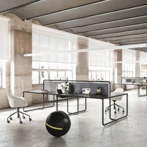 bureaux opérationnels pour collaborateurs dans un espace d'entreprise
