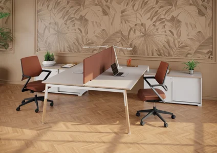 bureaux opérationnels pour collaborateurs dans un espace d'entreprise
