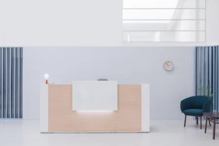 une banque d'accueil corporate, moderne et design pour un espace d'accueil ou d'attente