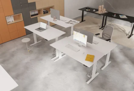 bureaux assis debout ergonomique pour collaborateurs ou open space, afin de préserver la santé et prévention TMS
