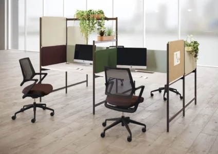bureaux opérationnels pour collaborateurs dans un espace d'entreprise