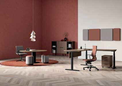 bureaux assis debout ergonomique pour collaborateurs ou open space, afin de préserver la santé et prévention TMS