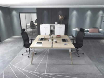 bureaux opérationnels pour collaborateurs dans un espace d'entreprise