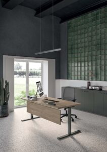 bureaux opérationnels pour collaborateurs dans un espace d'entreprise