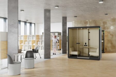 cabine acoustique dans un espace d'entreprise, pour absorber les bruits environnants et les nuissances sonores grâce au phono absorbant, idéal pour protéger la confidentialité des collaborateurs