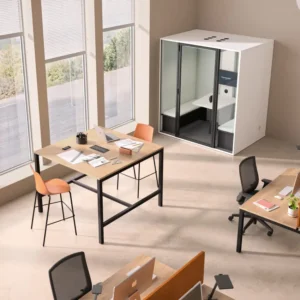 cabine acoustique dans un espace d'entreprise, pour absorber les bruits environnants et les nuissances sonores grâce au phono absorbant, idéal pour protéger la confidentialité des collaborateurs