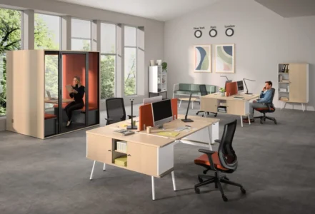 cabine acoustique dans un espace d'entreprise, pour absorber les bruits environnants et les nuissances sonores grâce au phono absorbant, idéal pour protéger la confidentialité des collaborateurs