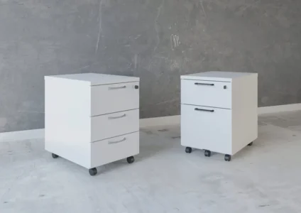 un ou plusieurs caissons avec finition métal, bois, dans un espace de travail, idéal pour un bureau d'entreprise, pour du rangement ou du classement