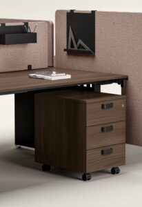 un ou plusieurs caissons avec finition métal, bois, dans un espace de travail, idéal pour un bureau d'entreprise, pour du rangement ou du classement