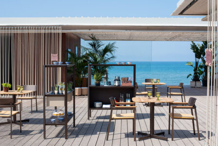 chaises et fauteuils d'extérieur outdoor au tissu résistant pour un usage durable