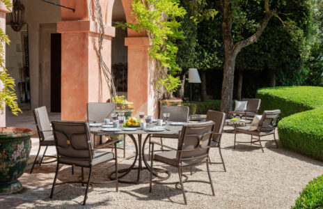 chaises et fauteuils d'extérieur outdoor au tissu résistant pour un usage durable