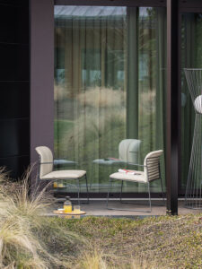 chaises et fauteuils d'extérieur outdoor au tissu résistant pour un usage durable