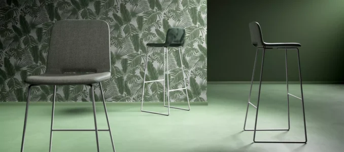 chaises hautes ou tabourets pour un espace convivial en entreprise