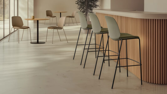 chaises hautes ou tabourets pour un espace convivial en entreprise