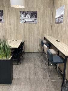 chaises hautes ou tabourets pour un espace convivial en entreprise