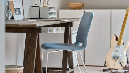 chaises hautes ou tabourets pour un espace convivial en entreprise