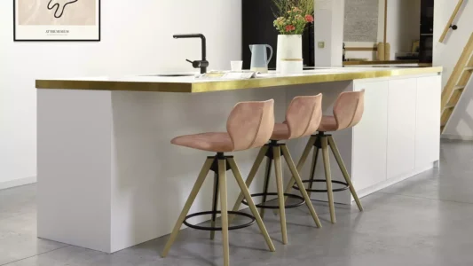 chaises hautes ou tabourets pour un espace convivial en entreprise