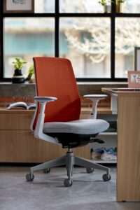 fauteuil ergonomique réglable et ajustable pour la prévention des TMS, idéal entreprise, open space, santé des collaborateurs