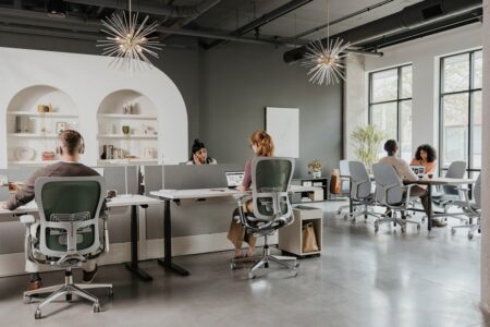 fauteuil ergonomique réglable et ajustable pour la prévention des TMS, idéal entreprise, open space, santé des collaborateurs