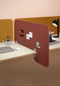 des panneaux acoustiques ou écrans acoustiques au mur ou suspendu au plafond, idéal pour absorber les nuisances sonores et séparer les espaces grâce au tissu phono absorbant