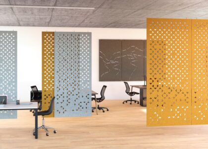 des panneaux acoustiques ou écrans acoustiques au mur ou suspendu au plafond, idéal pour absorber les nuisances sonores et séparer les espaces grâce au tissu phono absorbant