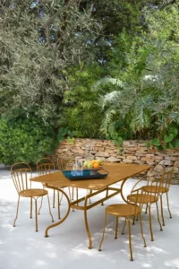 tables extérieures outdoor pour terrasse, tables durables et résistantes