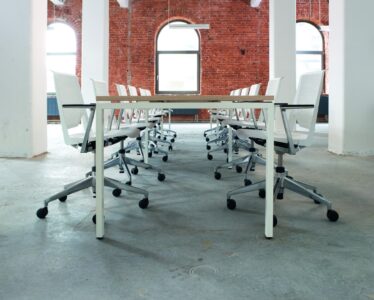 tables de réunion idéal pour coworking ou open space en entreprise