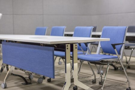 tables de réunion idéal pour coworking ou open space en entreprise