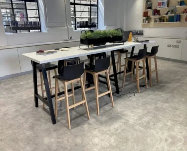 tables de réunion idéal pour coworking ou open space en entreprise