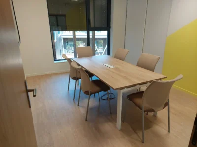 aménagement du SDEM, syndicat départemental de l'énergie de la manche : 900 m² aménagé, 24 postes de travail, 1 cafétéria, 1 salle de réunion 60 places, 1 espace accueil, rayonnage d'archives