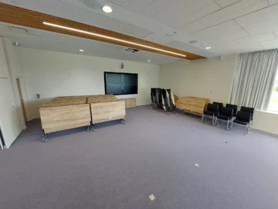 aménagement du SDEM, syndicat départemental de l'énergie de la manche : 900 m² aménagé, 24 postes de travail, 1 cafétéria, 1 salle de réunion 60 places, 1 espace accueil, rayonnage d'archives
