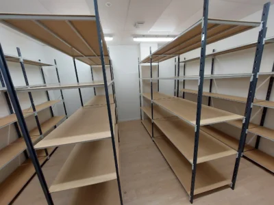 aménagement du SDEM, syndicat départemental de l'énergie de la manche : 900 m² aménagé, 24 postes de travail, 1 cafétéria, 1 salle de réunion 60 places, 1 espace accueil, rayonnage d'archives