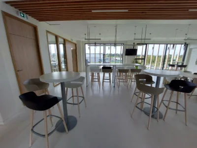 aménagement du SDEM, syndicat départemental de l'énergie de la manche : 900 m² aménagé, 24 postes de travail, 1 cafétéria, 1 salle de réunion 60 places, 1 espace accueil, rayonnage d'archives