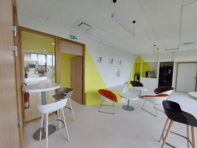 aménagement du SDEM, syndicat départemental de l'énergie de la manche : 900 m² aménagé, 24 postes de travail, 1 cafétéria, 1 salle de réunion 60 places, 1 espace accueil, rayonnage d'archives