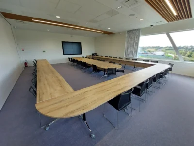 aménagement du SDEM, syndicat départemental de l'énergie de la manche : 900 m² aménagé, 24 postes de travail, 1 cafétéria, 1 salle de réunion 60 places, 1 espace accueil, rayonnage d'archives