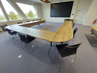 aménagement du SDEM, syndicat départemental de l'énergie de la manche : 900 m² aménagé, 24 postes de travail, 1 cafétéria, 1 salle de réunion 60 places, 1 espace accueil, rayonnage d'archives