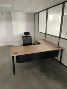 aménagement pour la société ALGEMA, au havre : fauteuils ergonomiques, table de réunion, comptoir d'accueil