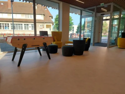 Aménagement d'environ 1000m² Espace attente /salle pause/ salle de formation/ salle de réunion /restaurant intérieur et extérieur/chambre /Espace détente maison de la santé exérieur (bain de soleil) foyer,