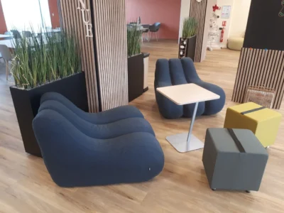 aménagement de l'enseigne coopérative U du nord ouest : Salle de pause 121 m2 Lounge et restauration 52 places assises