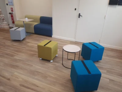 aménagement de l'enseigne coopérative U du nord ouest : Salle de pause 121 m2 Lounge et restauration 52 places assises