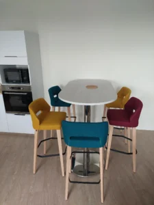 aménagement de 1500m² pour l'école de soudure industrielle héfaïs à cherbourg : Bureaux administratif / accueil ( 5 postes) Salle de pause, restaurant Salles de formation théorique Salle de profs 85 assises