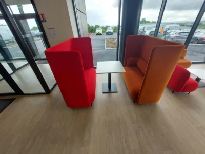 aménagement de 1500m² pour l'école de soudure industrielle héfaïs à cherbourg : Bureaux administratif / accueil ( 5 postes) Salle de pause, restaurant Salles de formation théorique Salle de profs 85 assises