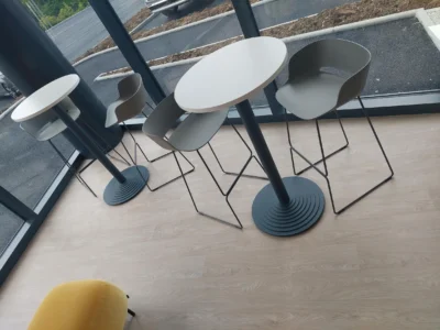 aménagement de 1500m² pour l'école de soudure industrielle héfaïs à cherbourg : Bureaux administratif / accueil ( 5 postes) Salle de pause, restaurant Salles de formation théorique Salle de profs 85 assises