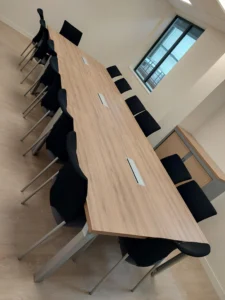 aménagement de 1500m² pour l'école de soudure industrielle héfaïs à cherbourg : Bureaux administratif / accueil ( 5 postes) Salle de pause, restaurant Salles de formation théorique Salle de profs 85 assises