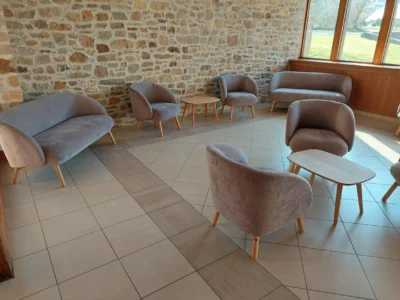 aménagement de la salle des fêtes dans le secteur de la Hague, dans la Manche. salon lounge